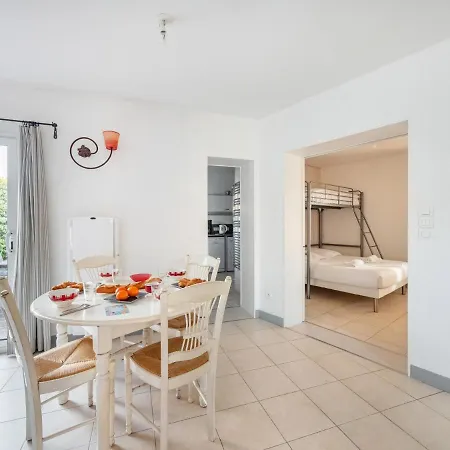 Charmante Maison Avec Piscine Partagee