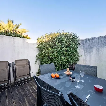 Charmante Maison Avec Piscine Partagee