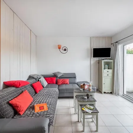 Charmante Maison Avec Piscine Partagee *