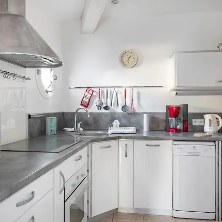 Charmante Maison Avec Piscine Partagee